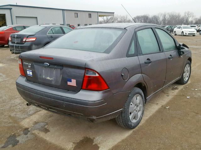 1FAFP34N97W258429 - 2007 FORD FOCUS ZX4 GRAY photo 4