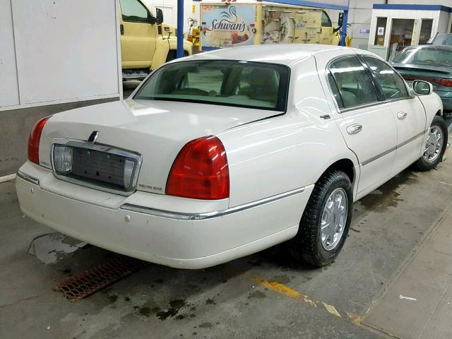 1LNHM82W85Y659522 - 2005 LINCOLN TOWN CAR S WHITE photo 4