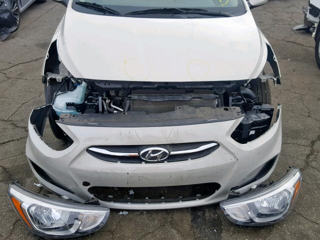 KMHCT4AEXGU067483 - 2016 HYUNDAI ACCENT SE WHITE photo 9