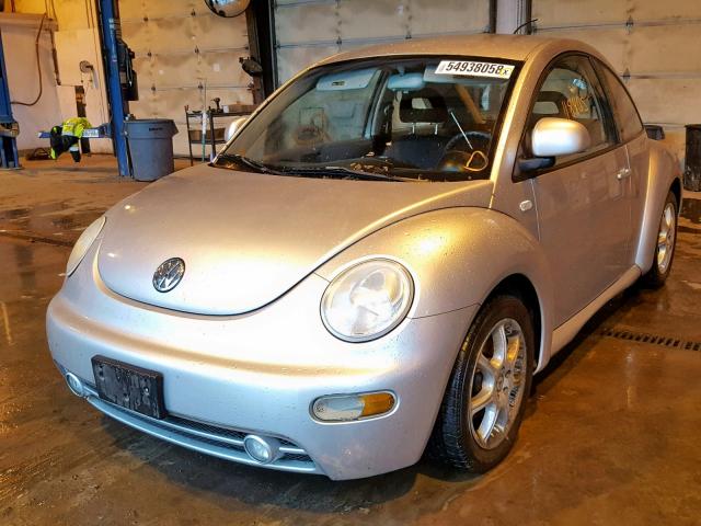 3VWCA21C8XM437439 - 1999 VOLKSWAGEN NEW BEETLE SILVER photo 2