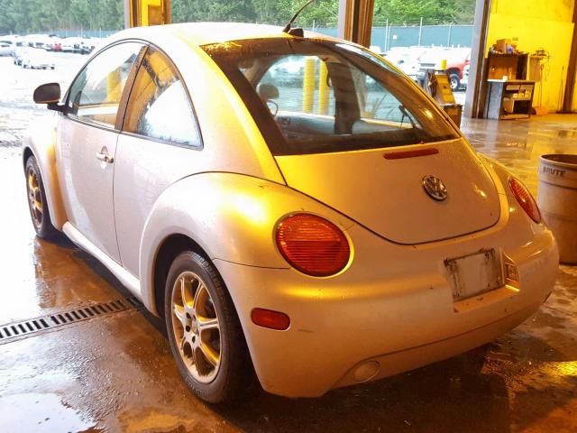 3VWCA21C8XM437439 - 1999 VOLKSWAGEN NEW BEETLE SILVER photo 3