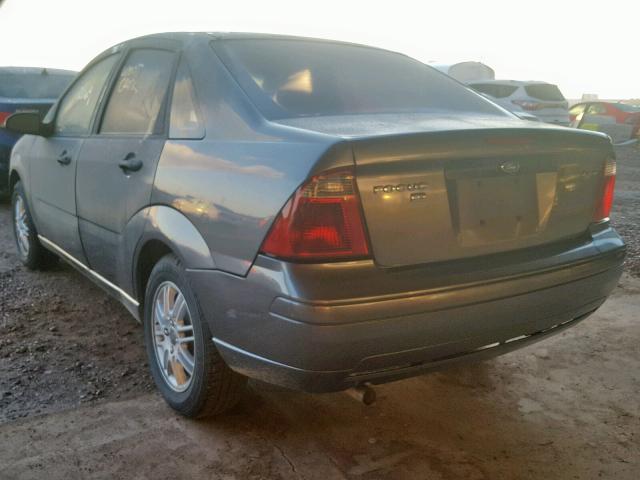 1FAHP34N26W254567 - 2006 FORD FOCUS ZX4 GRAY photo 3