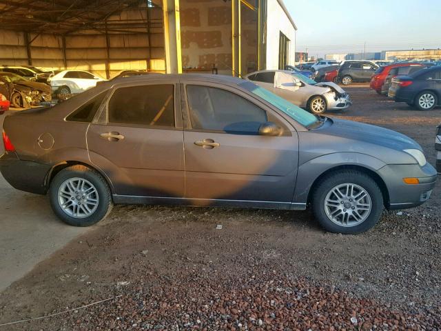 1FAHP34N26W254567 - 2006 FORD FOCUS ZX4 GRAY photo 9