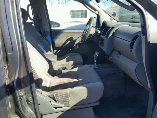 1N6AD07U75C418866 - 2005 NISSAN FRONTIER C GRAY photo 5