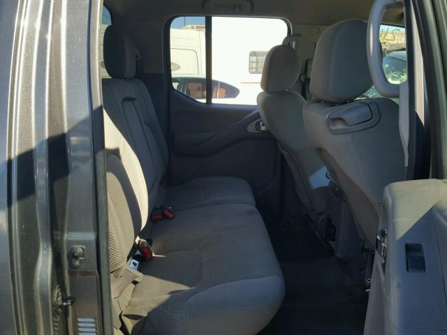 1N6AD07U75C418866 - 2005 NISSAN FRONTIER C GRAY photo 6