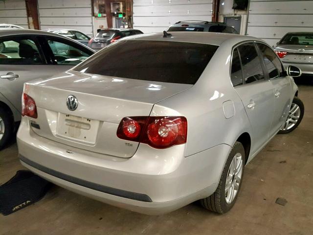 3VWAL7AJ6AM176803 - 2010 VOLKSWAGEN JETTA TDI SILVER photo 4