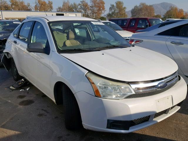 1FAHP34N58W186980 - 2008 FORD FOCUS S/SE WHITE photo 1