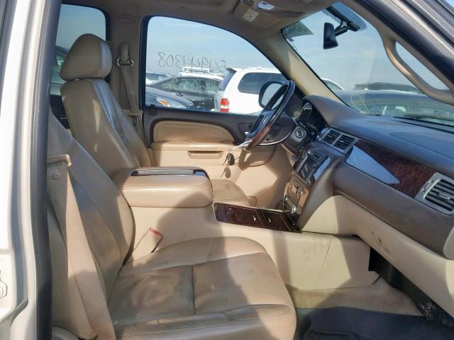 1GKUKEEF6AR209167 - 2010 GMC YUKON DENA WHITE photo 5