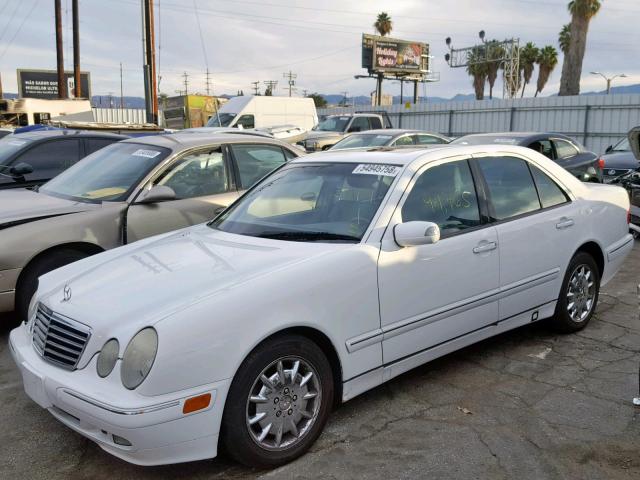 WDBJF65J21B217609 - 2001 MERCEDES-BENZ E 320 WHITE photo 2