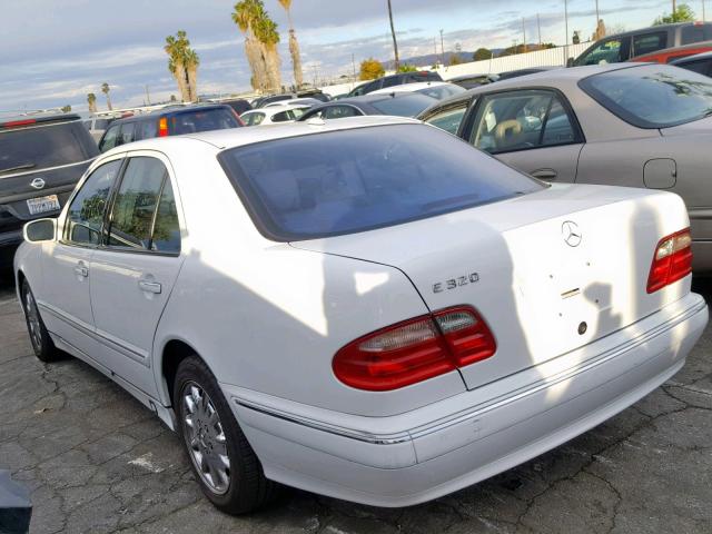 WDBJF65J21B217609 - 2001 MERCEDES-BENZ E 320 WHITE photo 3