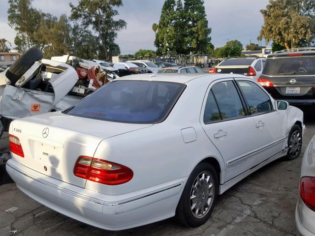 WDBJF65J21B217609 - 2001 MERCEDES-BENZ E 320 WHITE photo 4