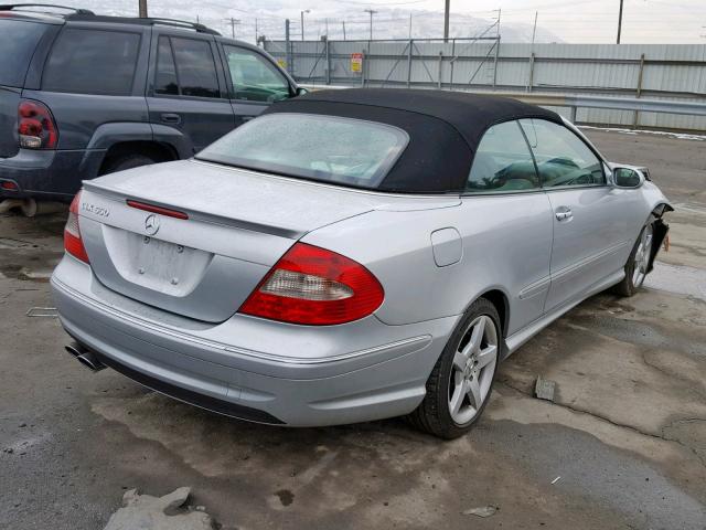 WDBTK72F67F223506 - 2007 MERCEDES-BENZ CLK 550 SILVER photo 4