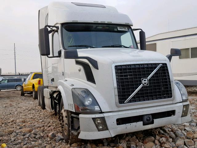 4V4NC9EH2BN532330 - 2011 VOLVO VN VNL WHITE photo 1