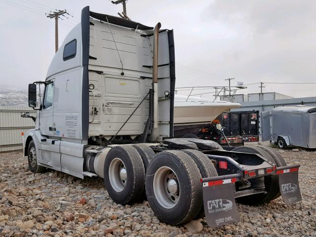 4V4NC9EH2BN532330 - 2011 VOLVO VN VNL WHITE photo 3