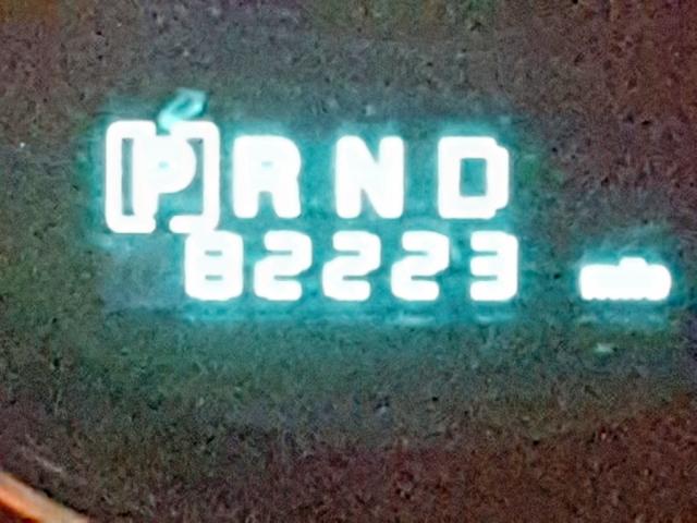 1J8HG58N16C303106 - 2006 JEEP COMMANDER SILVER photo 8