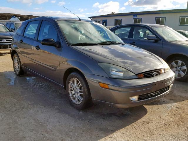 3FAFP37364R111056 - 2004 FORD FOCUS ZX5 GRAY photo 1