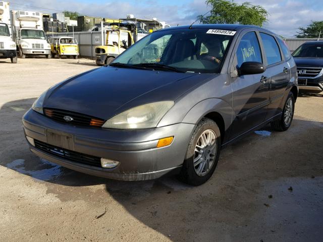 3FAFP37364R111056 - 2004 FORD FOCUS ZX5 GRAY photo 2