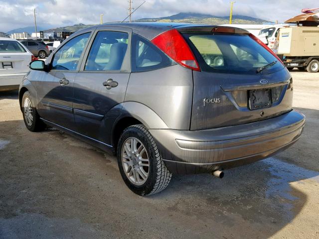 3FAFP37364R111056 - 2004 FORD FOCUS ZX5 GRAY photo 3