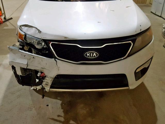 5XYKW4A28BG092826 - 2011 KIA SORENTO SX WHITE photo 7