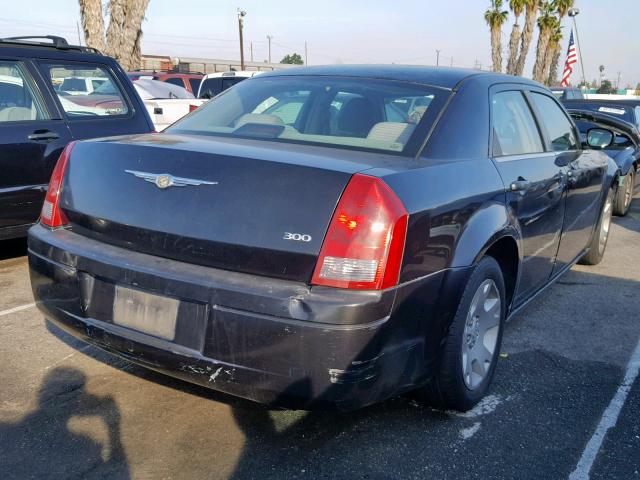 2C3KA43R16H313865 - 2006 CHRYSLER 300 BLACK photo 4