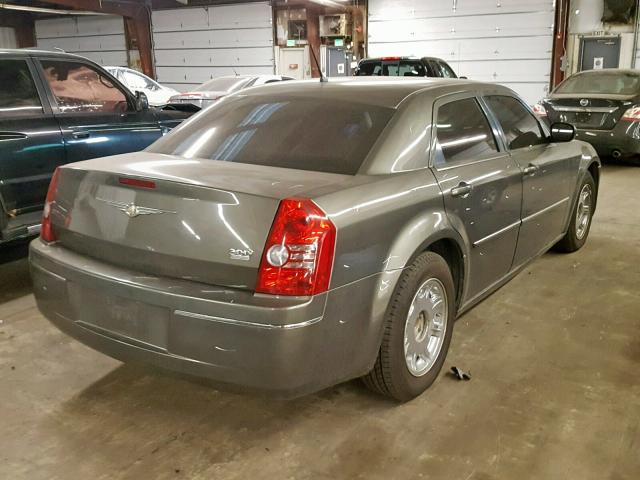 2C3KA53GX8H295082 - 2008 CHRYSLER 300 TOURIN BLACK photo 4