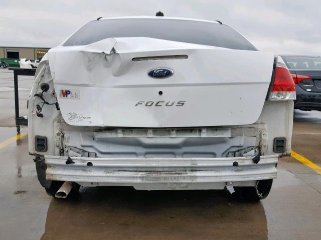 1FAHP34N68W132961 - 2008 FORD FOCUS S/SE WHITE photo 9