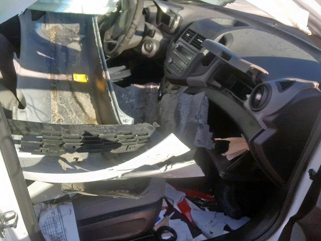 1G1JA6SH1C4143813 - 2012 CHEVROLET SONIC LS WHITE photo 5