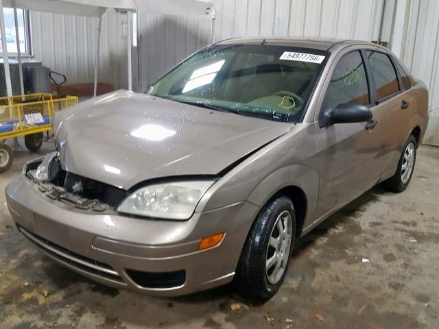 1FAFP34N55W285088 - 2005 FORD FOCUS ZX4 GOLD photo 2