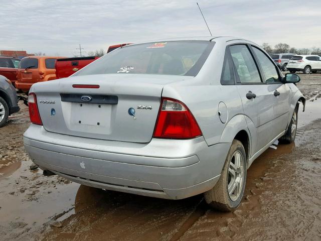 1FAFP34N15W276727 - 2005 FORD FOCUS ZX4 SILVER photo 4