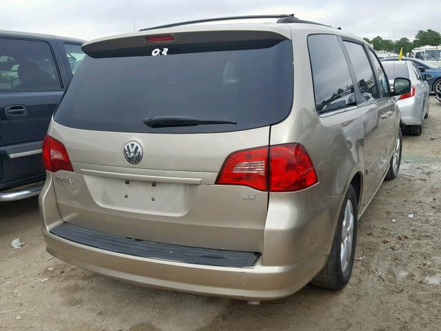 2V8HW34189R501344 - 2009 VOLKSWAGEN ROUTAN SE BROWN photo 4