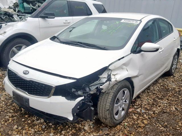 3KPFK4A71HE054174 - 2017 KIA FORTE LX WHITE photo 2