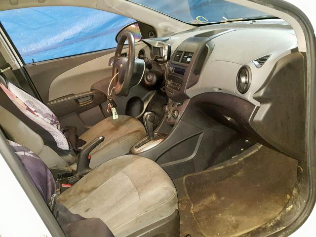 1G1JA5SG7D4124363 - 2013 CHEVROLET SONIC LS WHITE photo 5