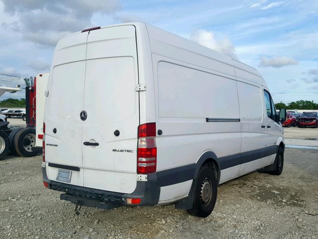 WD3PE8DC0E5886411 - 2014 MERCEDES-BENZ SPRINTER 2 WHITE photo 4