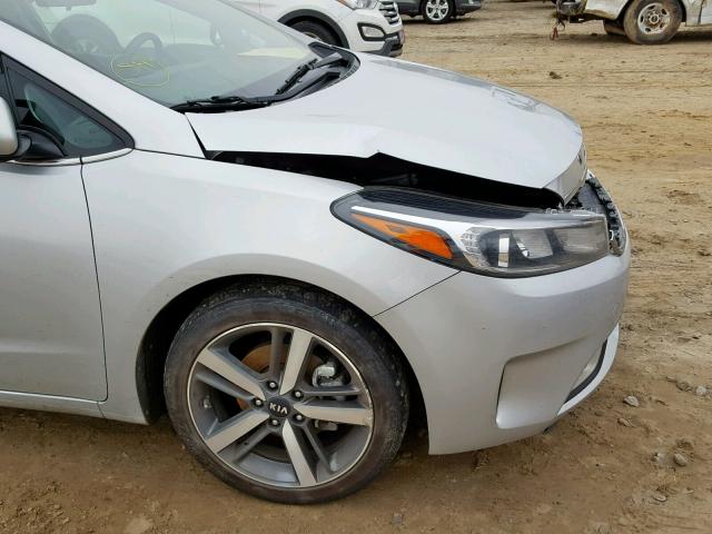 3KPFL4A83HE128104 - 2017 KIA FORTE EX SILVER photo 9