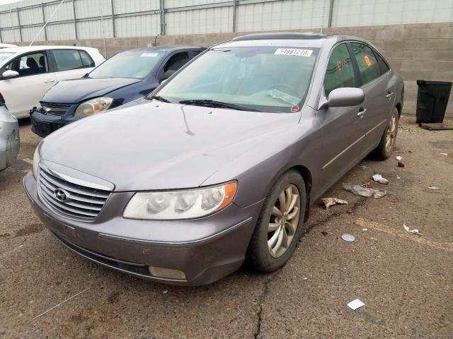 KMHFC46F06A039271 - 2006 HYUNDAI AZERA SE GRAY photo 2