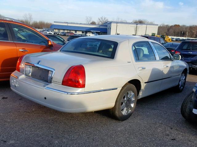 1LNHM83V96Y621367 - 2006 LINCOLN TOWN CAR D CREAM photo 4