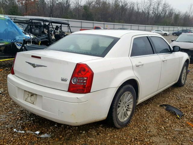 2C3KA43D79H625049 - 2009 CHRYSLER 300 LX WHITE photo 4