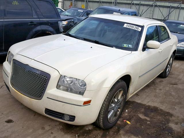 2C3KK53G08H163283 - 2008 CHRYSLER 300 TOURIN WHITE photo 2