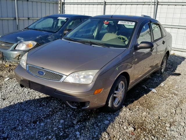 1FAFP34N25W170674 - 2005 FORD FOCUS ZX4 TAN photo 2