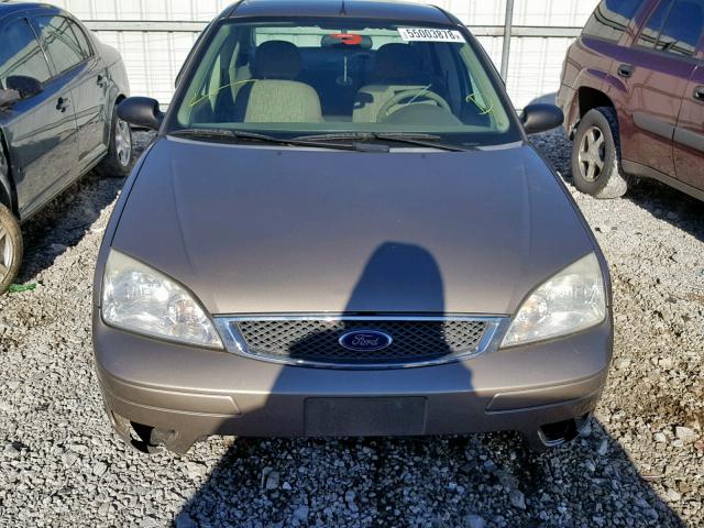 1FAFP34N25W170674 - 2005 FORD FOCUS ZX4 TAN photo 9