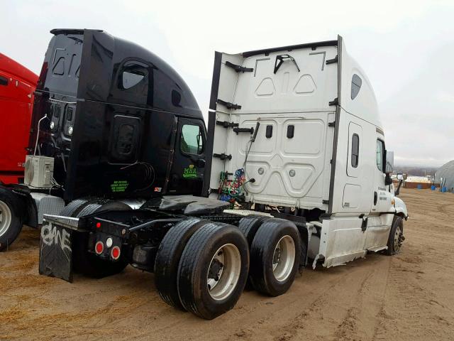 3AKJGLDR1HSHD9393 - 2017 FREIGHTLINER CASCADIA 1 WHITE photo 4