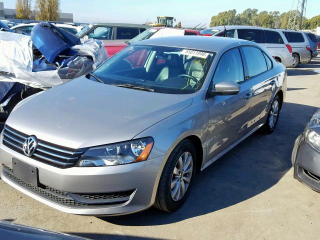 1VWAP7A35EC006414 - 2014 VOLKSWAGEN PASSAT S GRAY photo 2