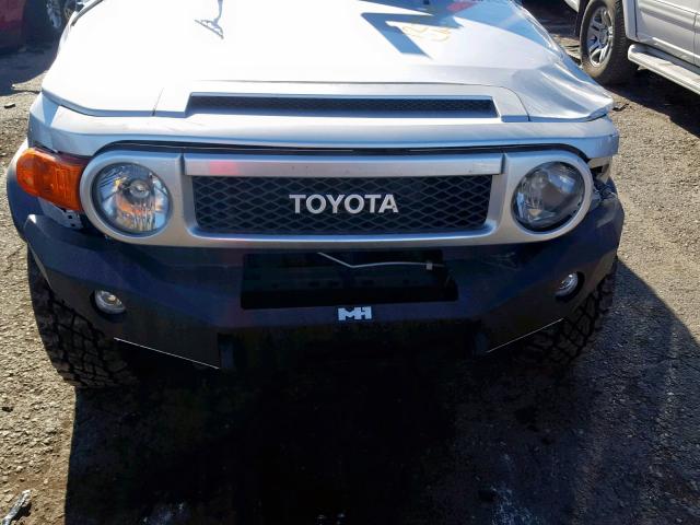 JTEBU11F280103482 - 2008 TOYOTA FJ CRUISER GRAY photo 7