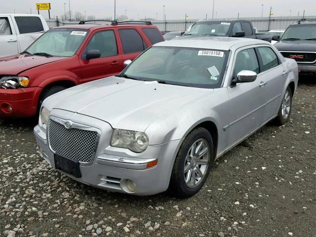 2C3JA63H95H626241 - 2005 CHRYSLER 300C SILVER photo 2