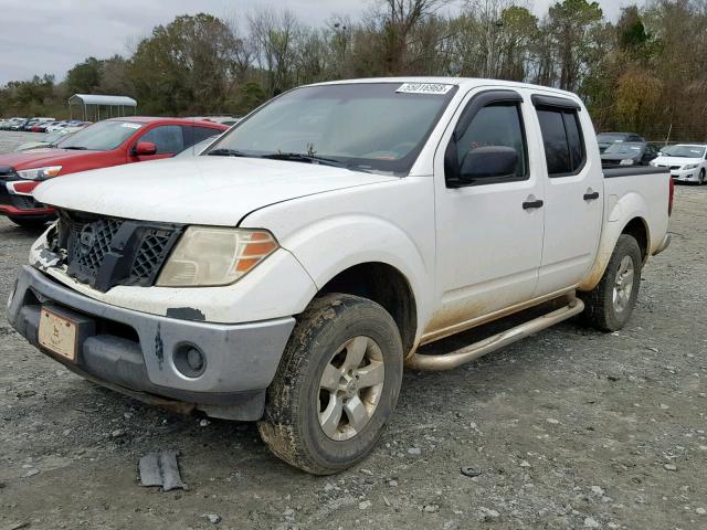 1N6AD07UX9C400836 - 2009 NISSAN FRONTIER C WHITE photo 2