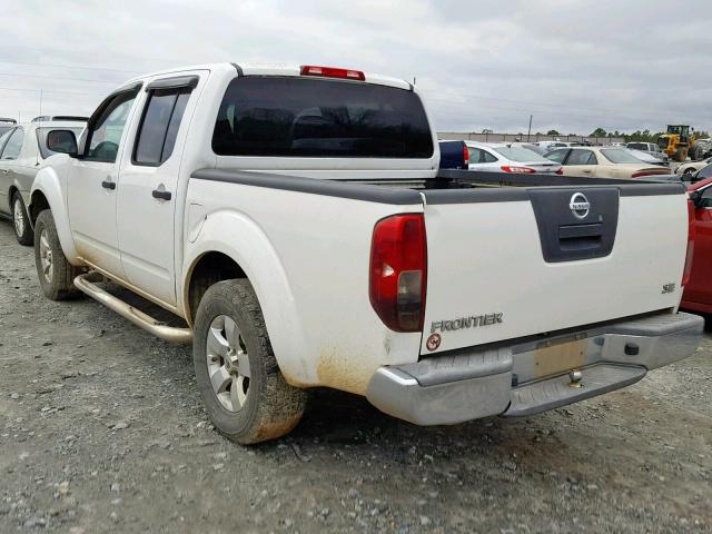 1N6AD07UX9C400836 - 2009 NISSAN FRONTIER C WHITE photo 3