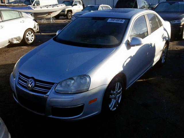 3VWEF71K57M191576 - 2007 VOLKSWAGEN JETTA WOLF SILVER photo 2