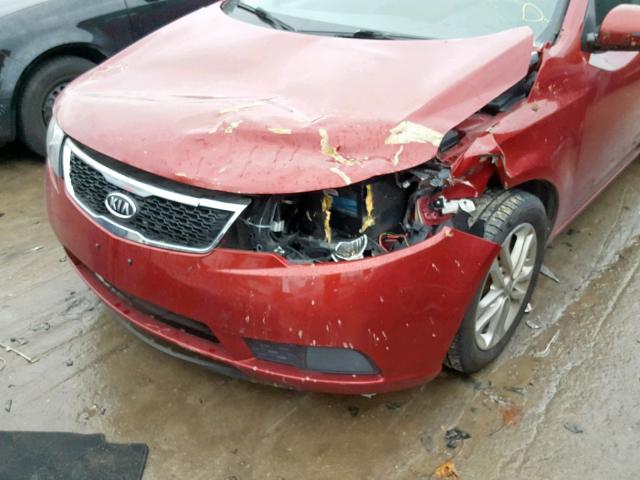 KNAFU5A23B5325885 - 2011 KIA FORTE EX RED photo 9