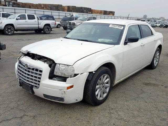 2C3KA43R58H222049 - 2008 CHRYSLER 300 LX WHITE photo 2