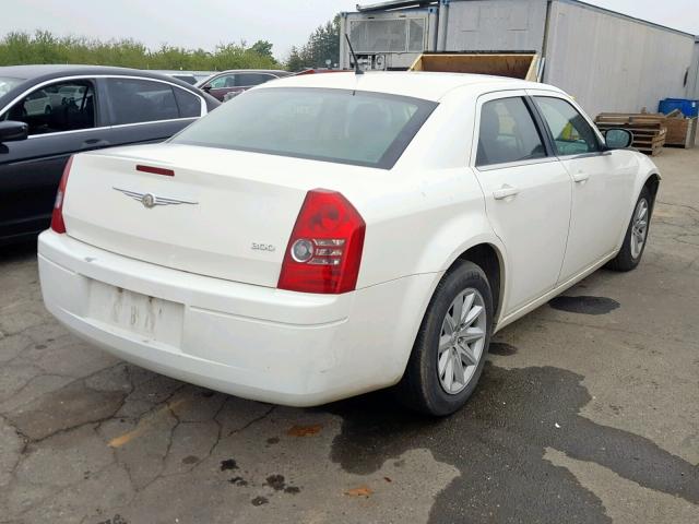 2C3KA43R58H222049 - 2008 CHRYSLER 300 LX WHITE photo 4